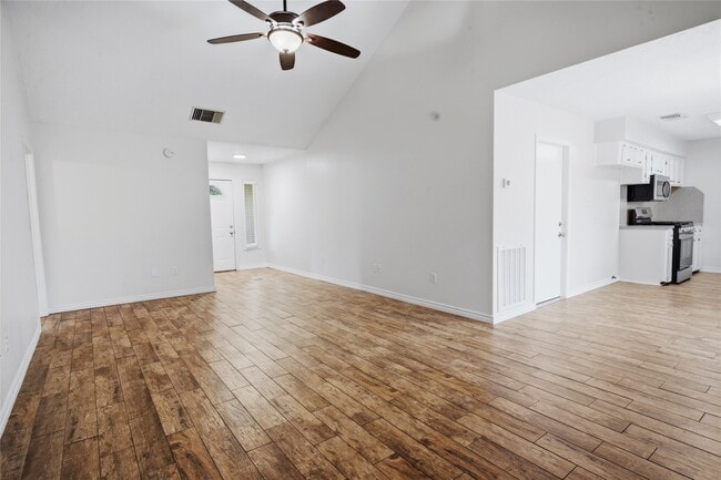 Building Photo - 182 Greenleaf Ln