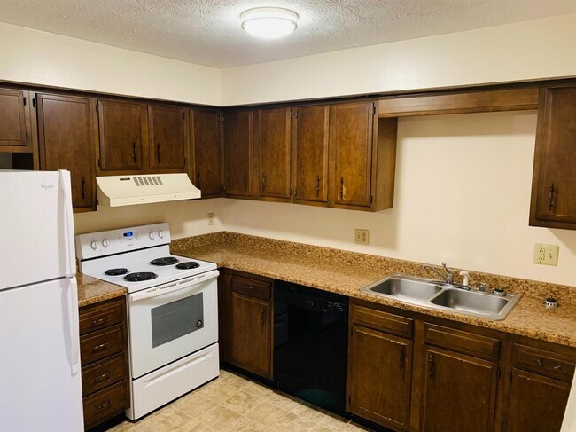Building Photo - 451 Westwood Dr