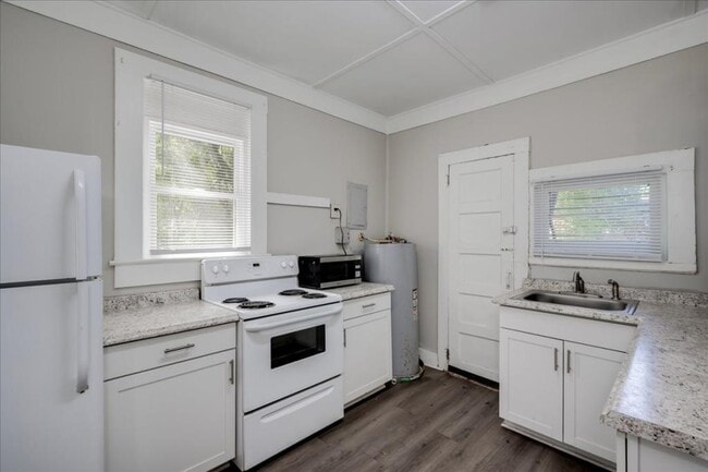 Foto del edificio - 2245 Bayvale Rd