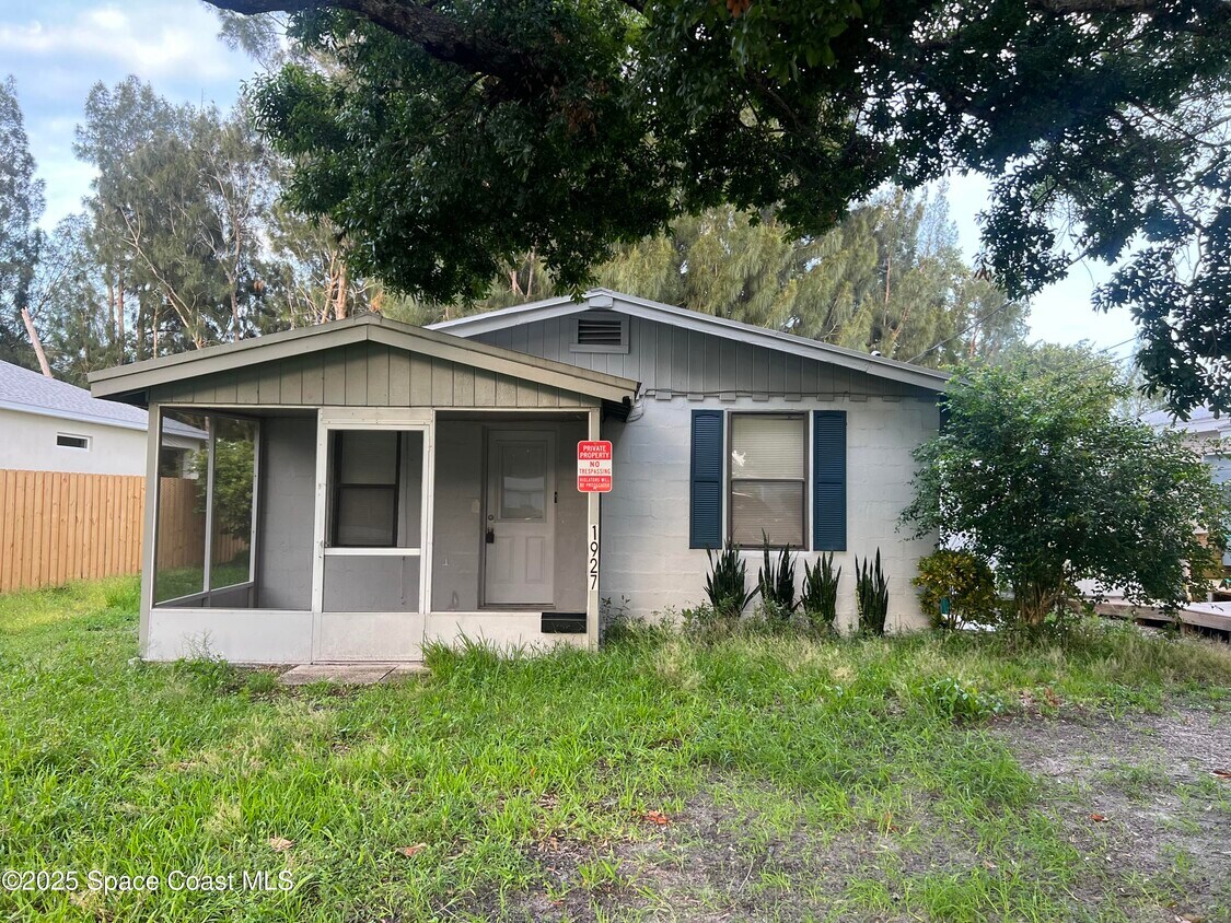Foto principal - 1927 Westwood Blvd