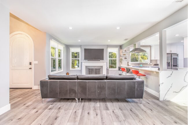 Living room - 1207 Greenacre Ave