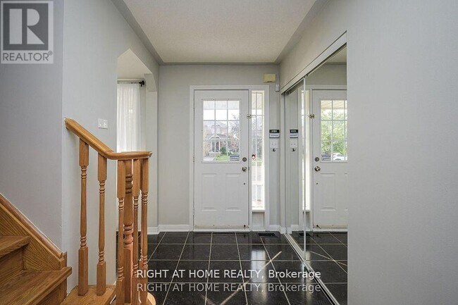 Photo du bâtiment - 1724 Samuelson Cir