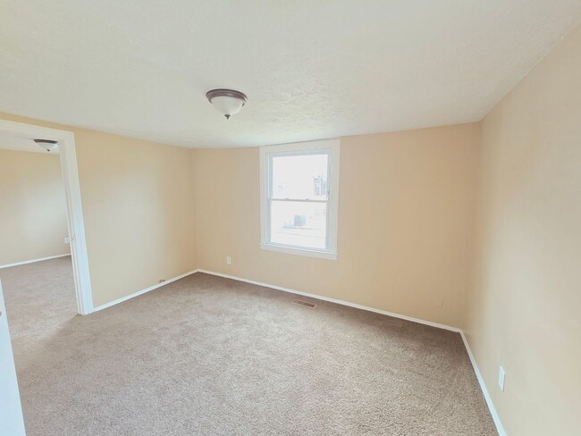 Building Photo - 3211 Dumesnil St