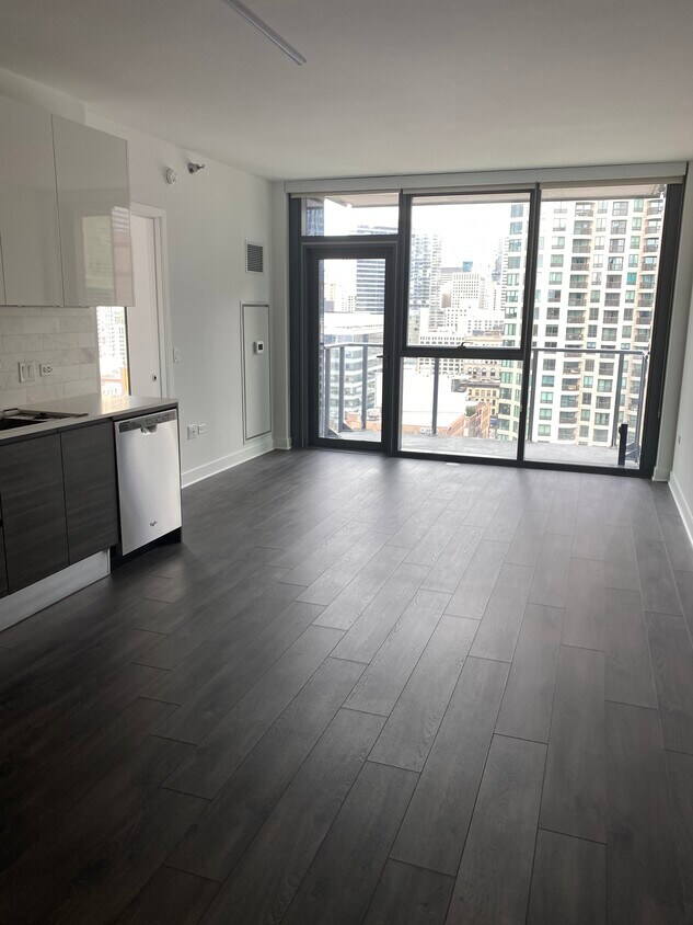Primary Photo - 210 W Kinzie St