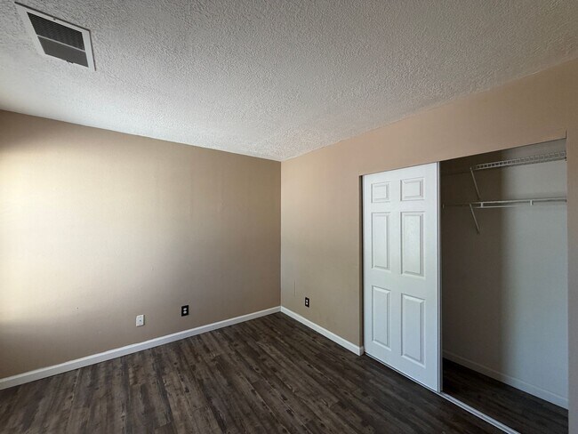 Foto del edificio - 2 Bedroom Single Story Home Available Near Unser Blvd NE & Northern Blvd NE in North Hills Rio Ra...