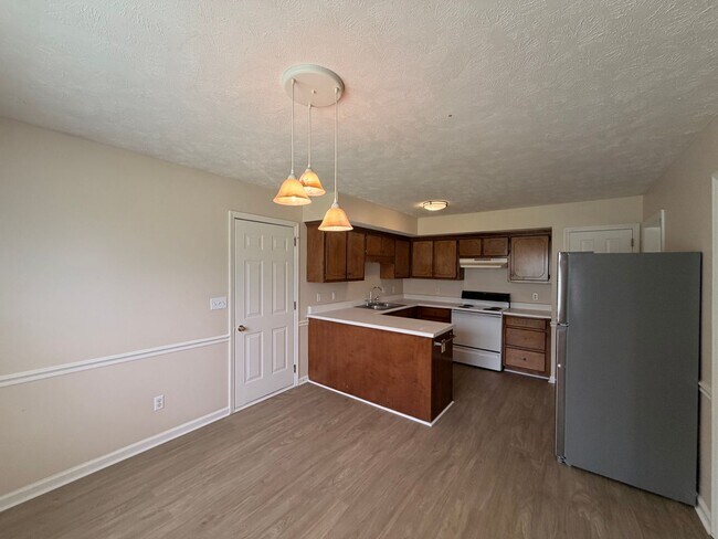 Foto del edificio - 406 Hazelwood Dr