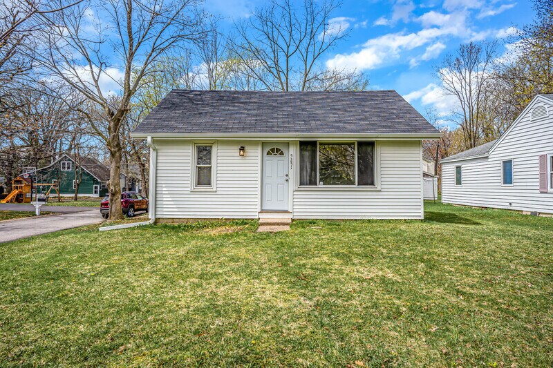Primary Photo - 5251 Grand Ave