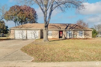 Building Photo - 310 Pebble Creek Dr