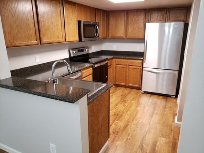 Foto del edificio - Updated Two Bedroom 2nd Floor Apartment