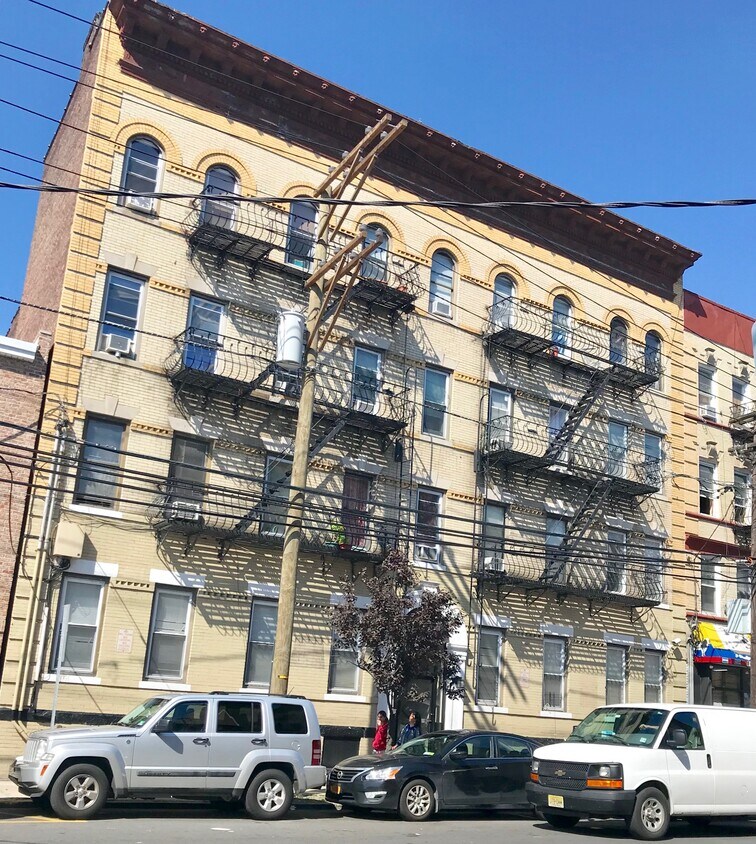Primary Photo - 5112 Palisade Ave