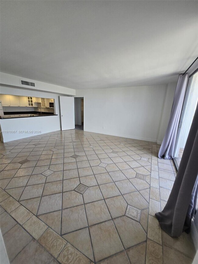 Foto del edificio - 13499 Biscayne Blvd