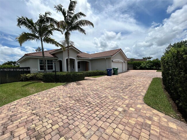 Foto del edificio - 12800 SW 222nd St