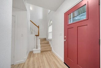 Building Photo - 10732 Briar Forest Dr