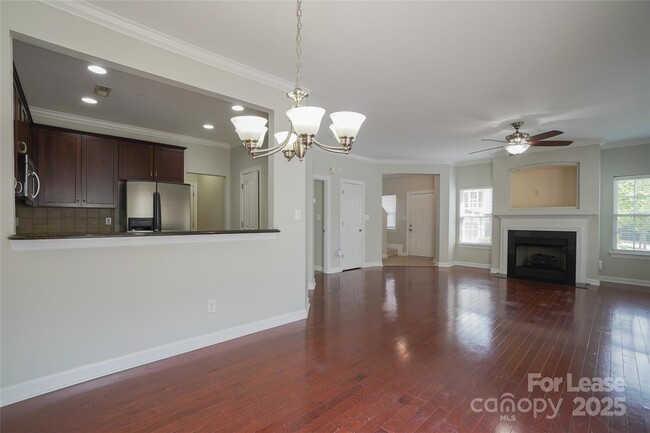 Foto del edificio - 15418 Jade St