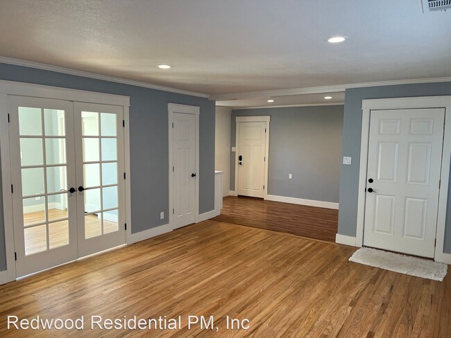 Building Photo - 3 br, 1.5 bath House - 2706 Patio Court