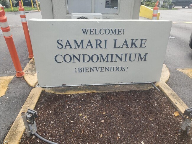 Foto del edificio - 10000 NW 80th Ct