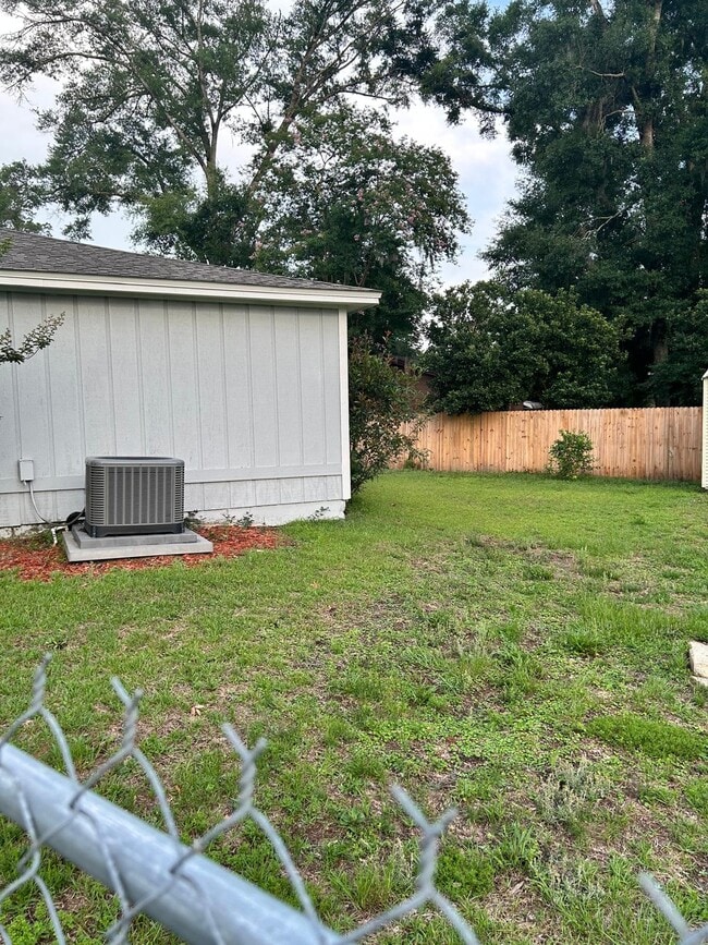 Building Photo - 2805 Villamore Ave