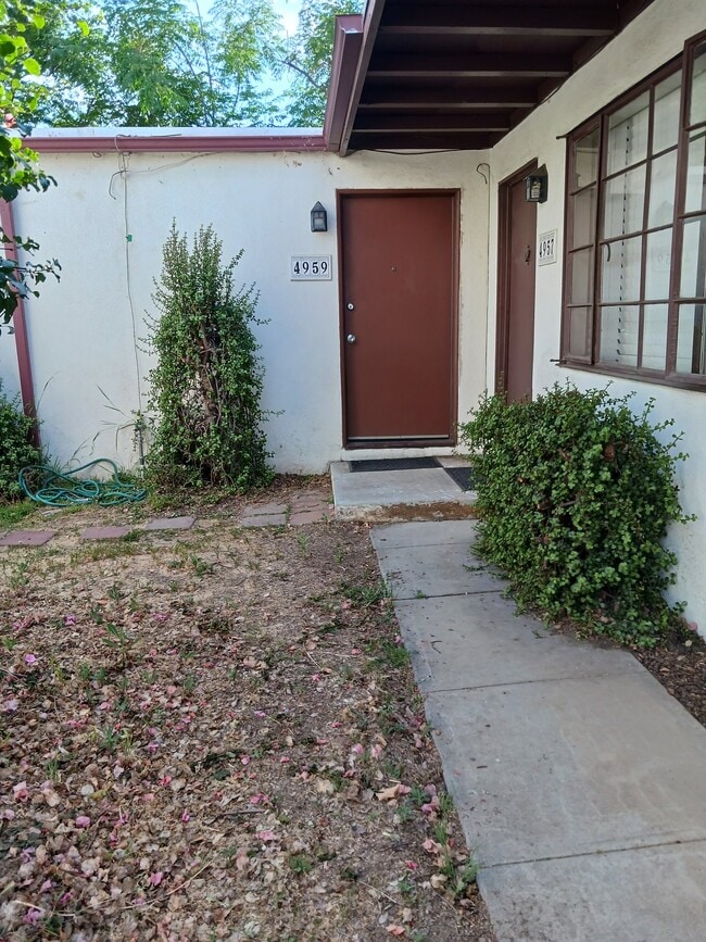 Foto del edificio - 4937-4959 Olivewood Ave