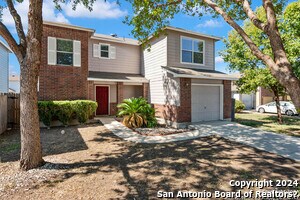 Building Photo - 2115 Hollow Cir