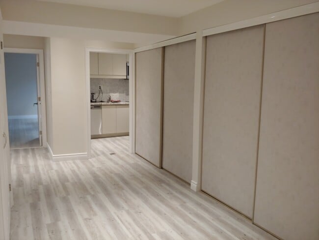 Building Photo - 17 King Georges Dr