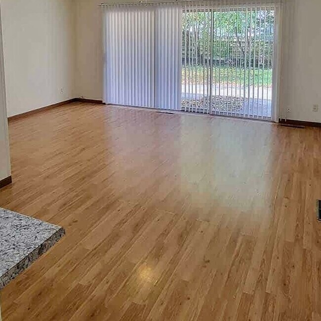 Foto del edificio - 2407 Carrelton Dr