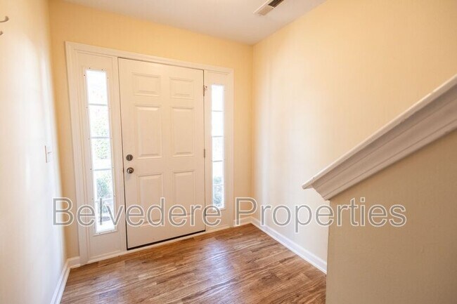 Foto del edificio - 36 Ackland Dr