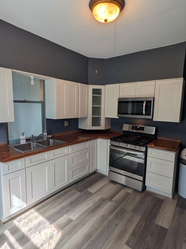 Building Photo - Charming 5-bedroom home in the heart of Hamline–Midway!
