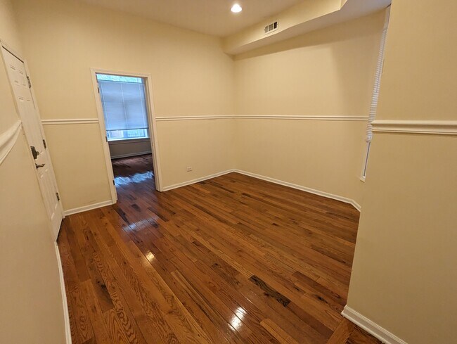 Foto del edificio - 6620 S Ingleside Ave