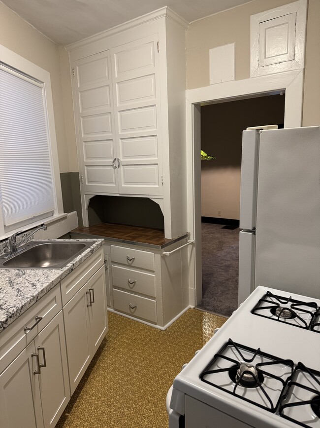 Kitchen - 504 Todd St