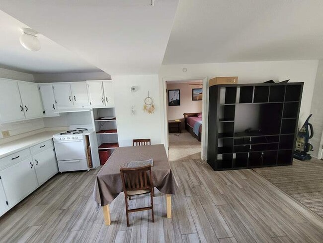 Building Photo - 393 S Paseo Lobo