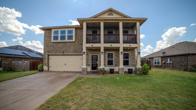 Building Photo - "Spacious 4-Bedroom Home with 3.5 Bath, Gr...