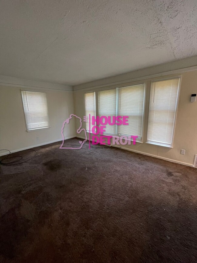 Building Photo - 3 BEDROOM | 1 BATH | FREE PRE SCREEN