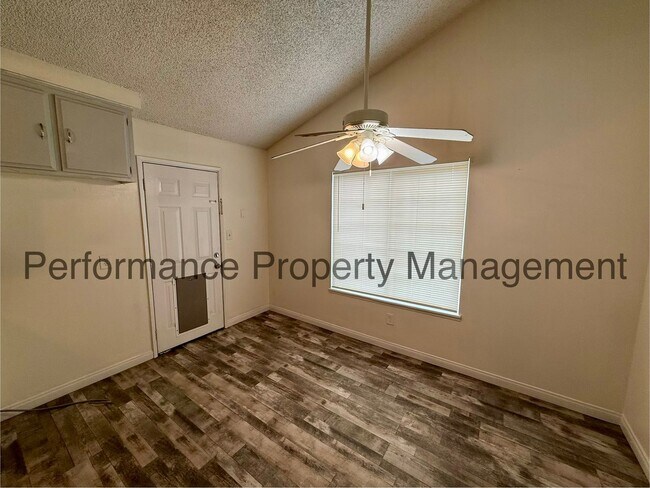 Foto del edificio - Beautiful 4 Bed/2 Bath SW Bakersfield Home w/ RBP & $0 Deposit Option