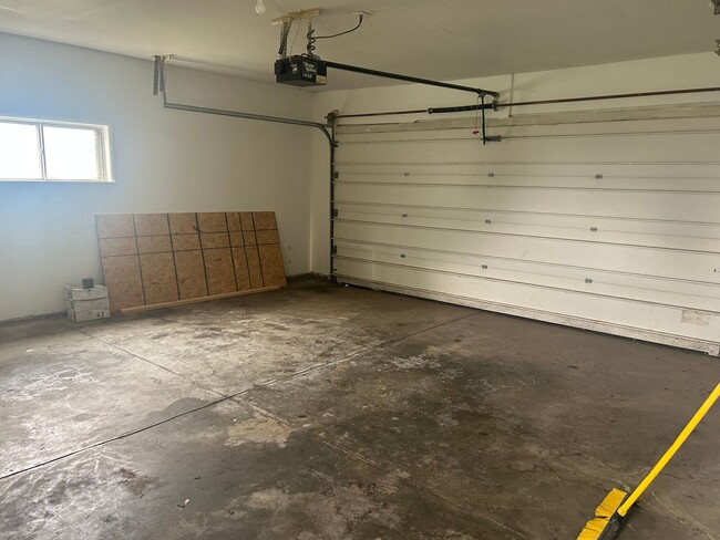 Building Photo - Newly Renovated 3 bedroom home