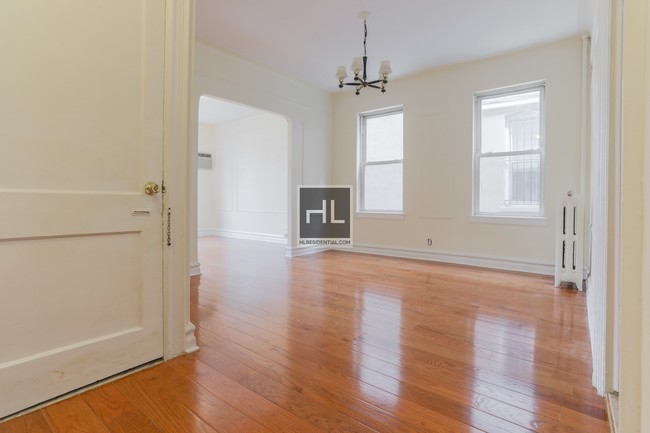 Building Photo - Newly Renovated 2 Bedroom Apartment