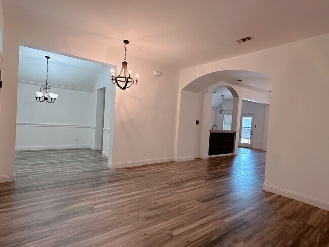 Building Photo - 11601 Crystal Falls Dr