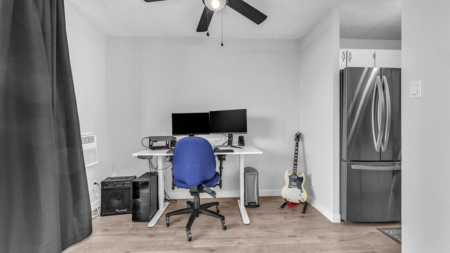 Building Photo - 1105 Jalna Blvd