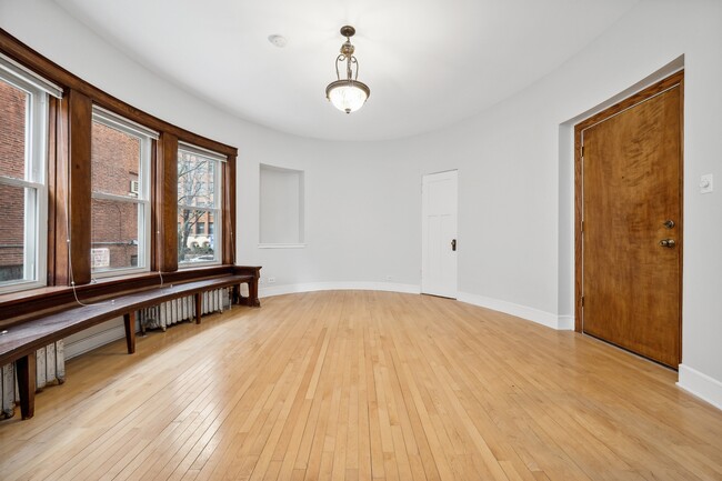 Foto del edificio - 429 W Wellington Ave