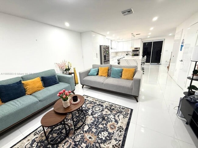 Foto del edificio - 10730 NW 7th St