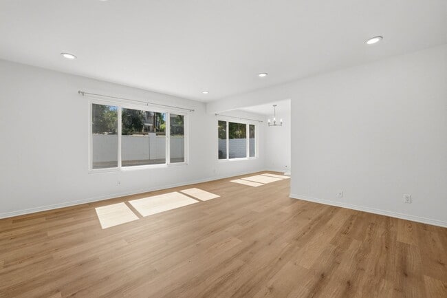 Building Photo - 5658 Slicers Cir