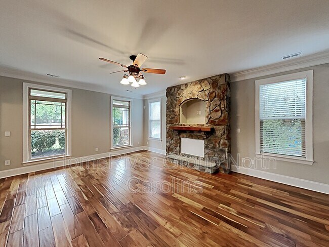 Foto del edificio - 4117 Cedar Point Ave