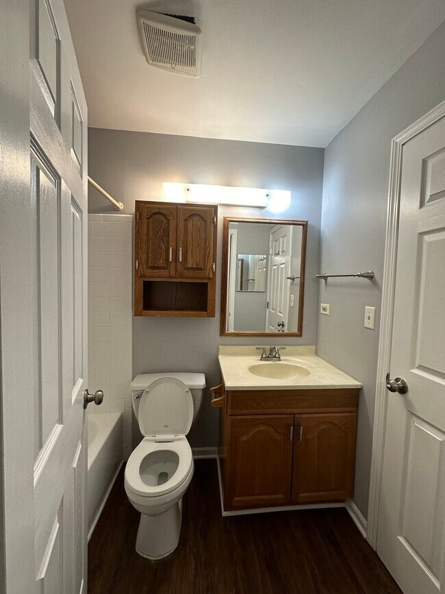 Building Photo - 2632 Country Oaks Ct