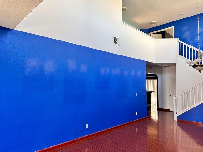 Foto del edificio - First 3 months offered at $2,495.00