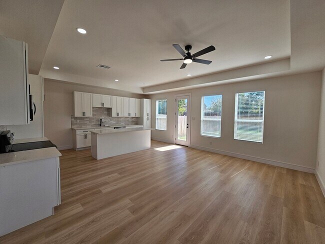 Foto del edificio - Ready for immediate move in!
