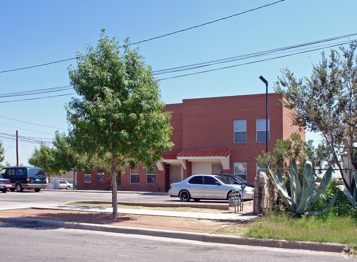 Primary Photo - 600 Nino Aguilera St