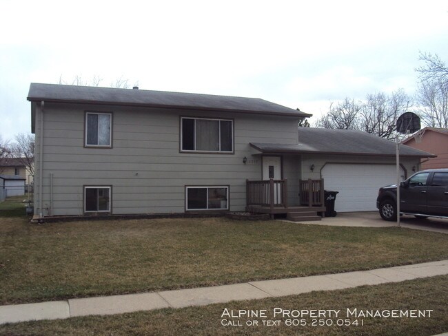 Building Photo - 6217 W Cheyenne Dr