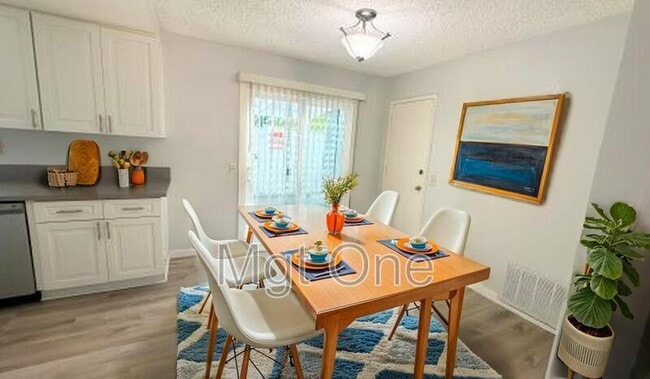 Foto del edificio - 4295 Gird Ave