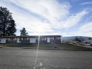 Building Photo - 928-932 N 6th St