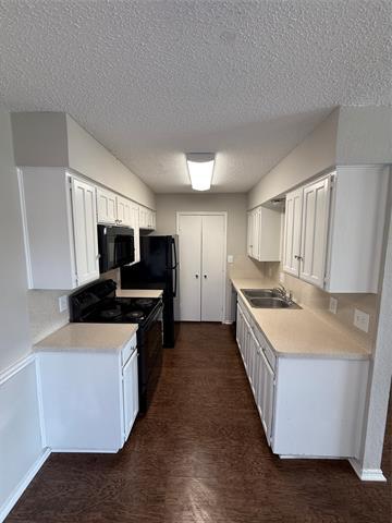 Foto del edificio - 5908 Holiday Ln