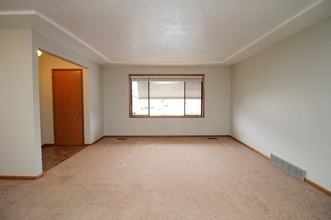 Building Photo - 230-230 SE 52nd Ave